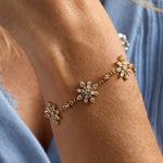 AA26-R-Holiday-Radiant-Snowflake-Lifestyle-01