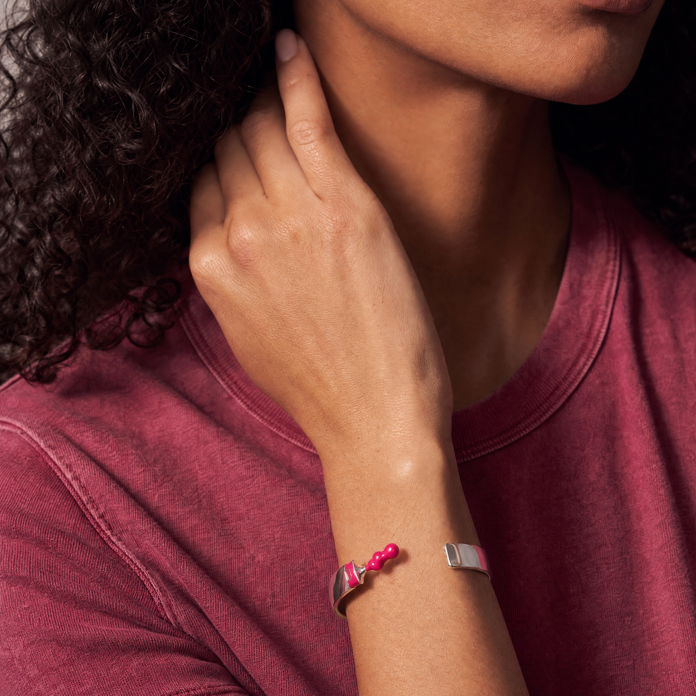 alex-and-ani_cuff-bracelet-hand-on-neck_260717_81c2a4.png