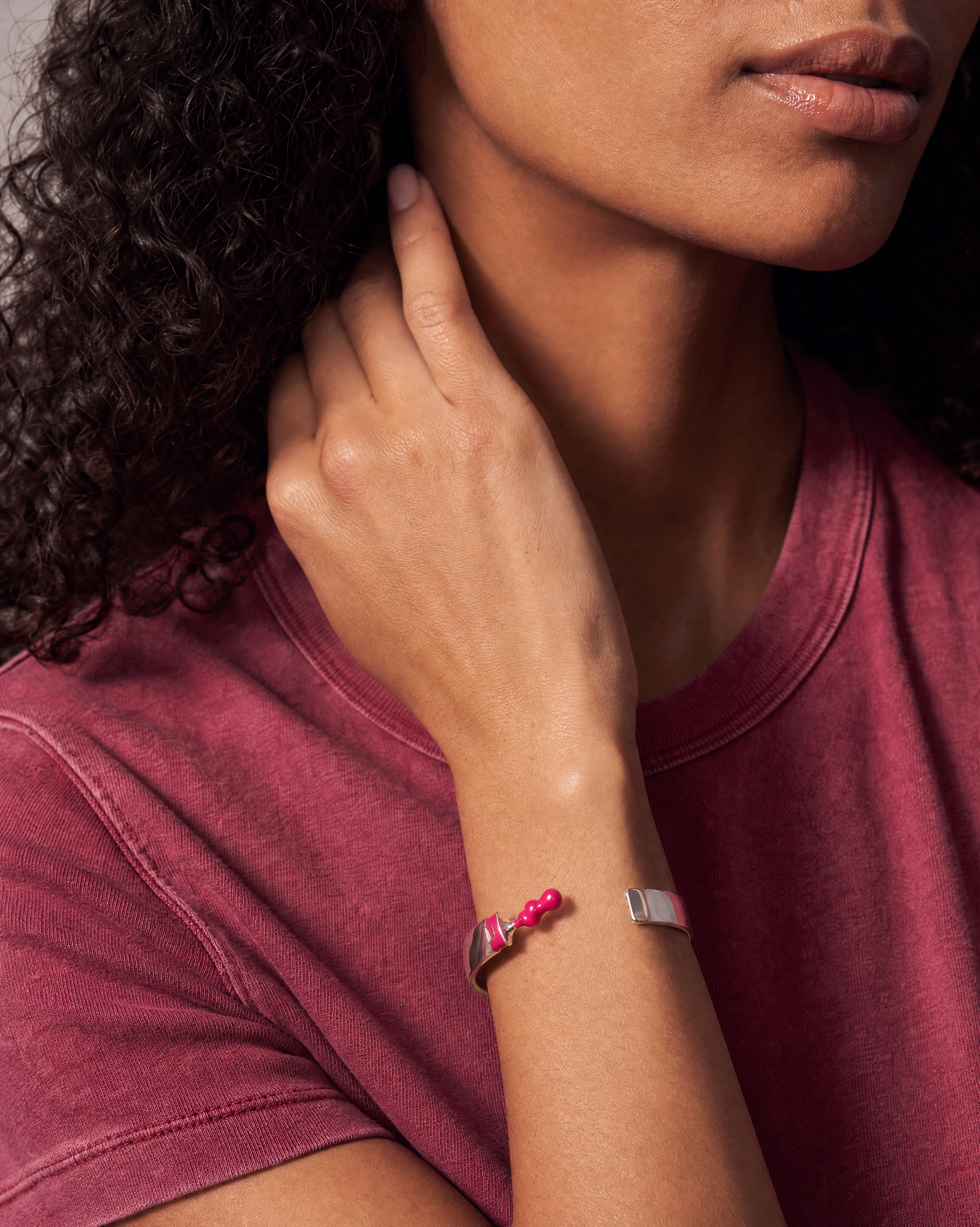 alex-and-ani_cuff-bracelet-hand-on-neck_260717_81c2a4.png