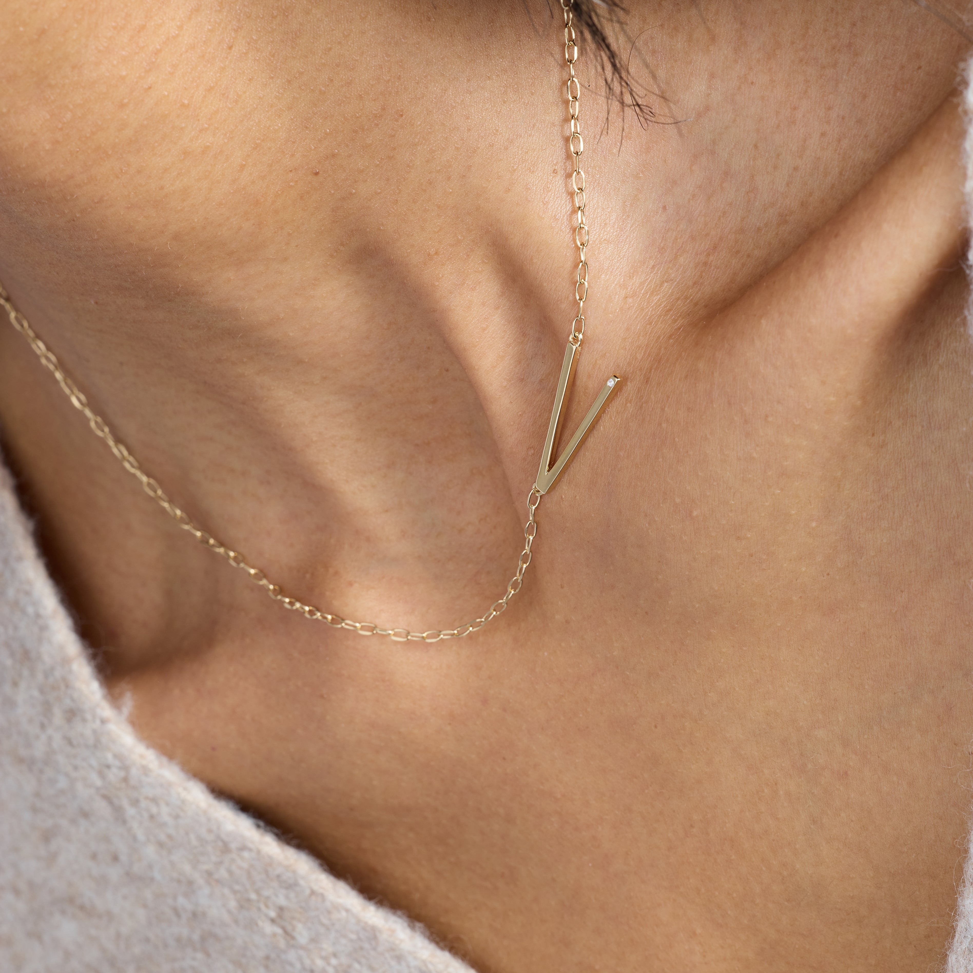 AA26-R-Holiday-Precious-Initials-Lifestyle-05