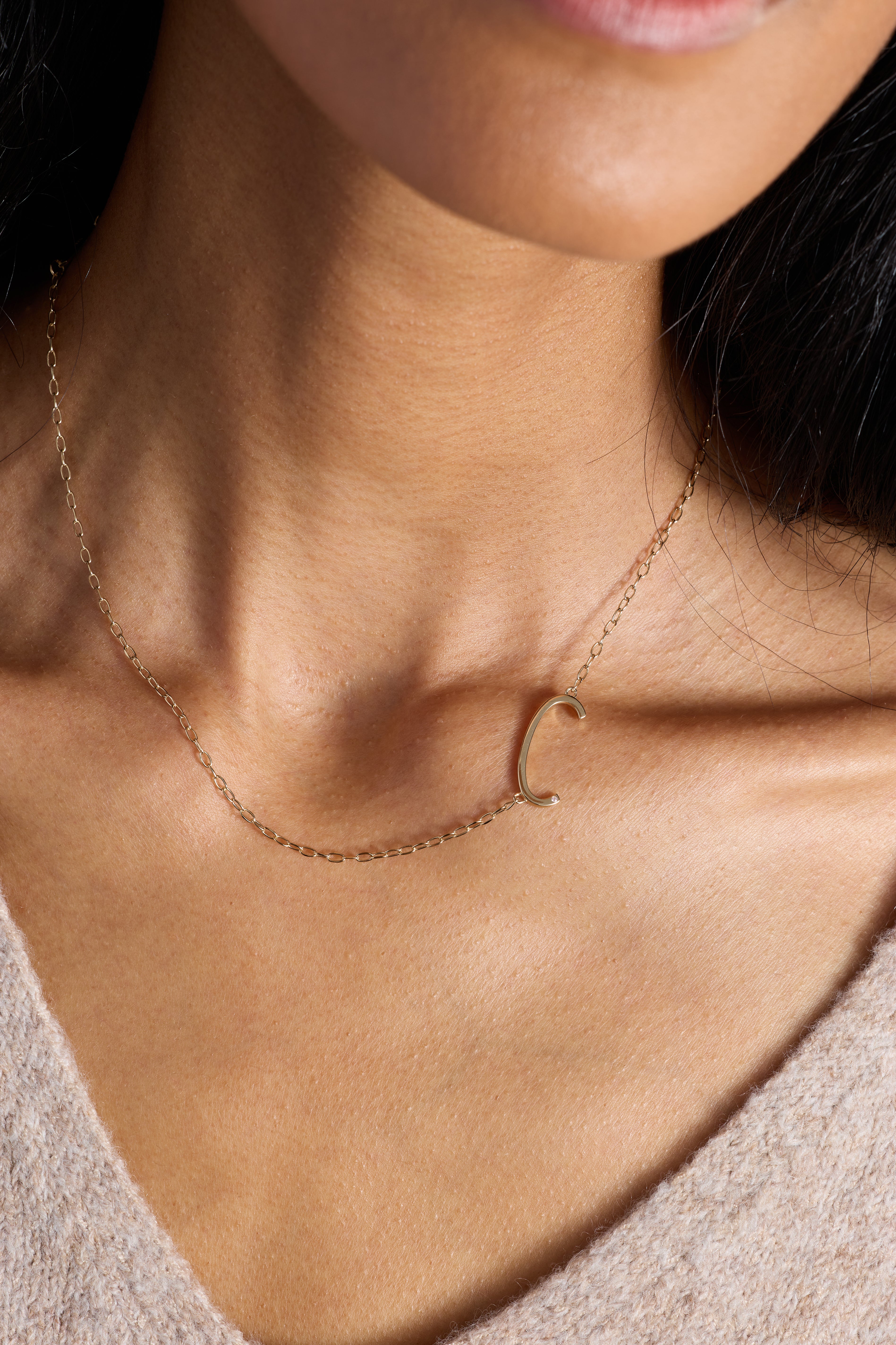 AA26-R-Holiday-Precious-Initials-Lifestyle-03