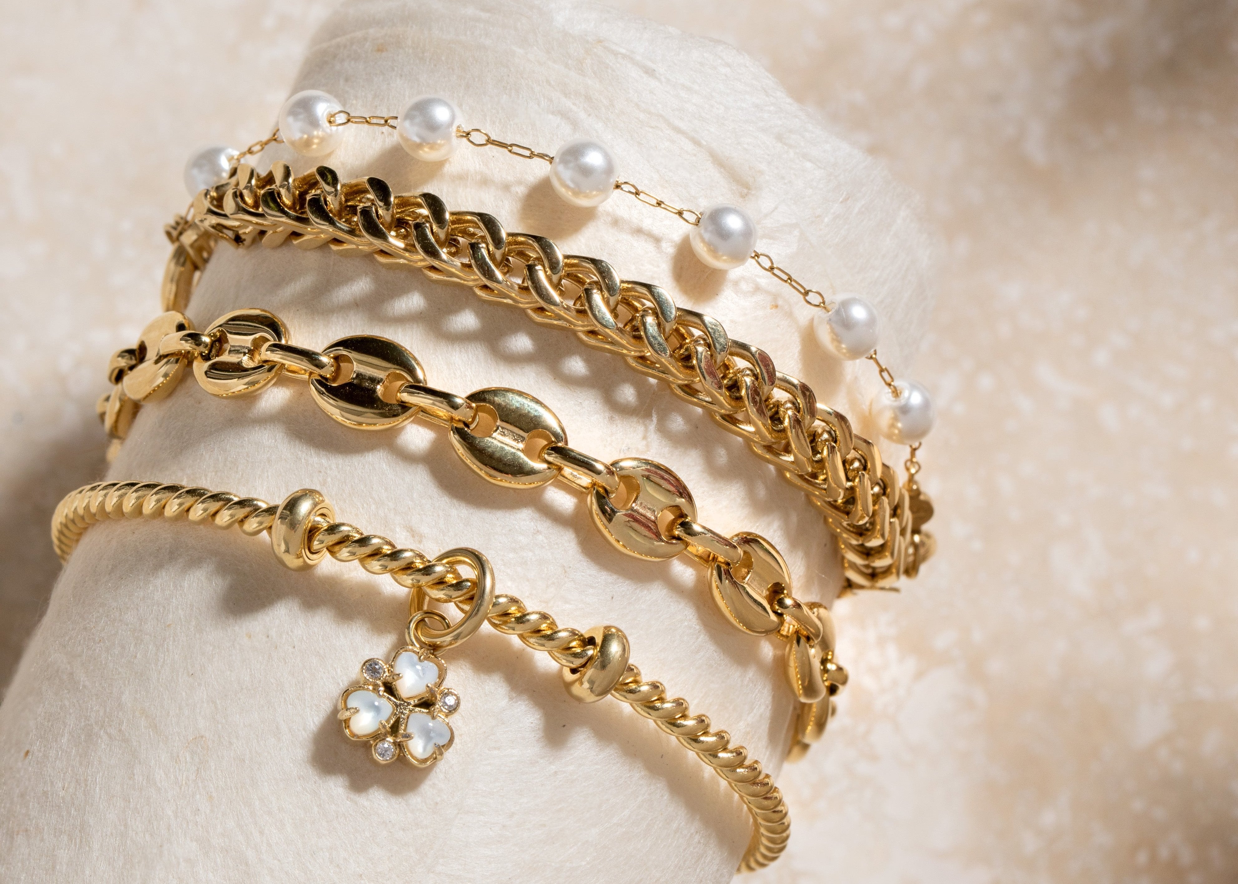 Alex and Ani アレックススパイクロシアゴールドラップブレスレット Alex and Ani アレックススパイクロシアゴールドラップ
