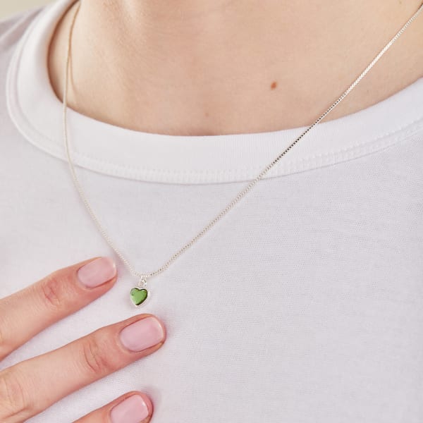/fast-image/h_600/a-n-a/products/peridot-heart-necklace-august-birthstone-model-A22ENHRT8SS.jpg